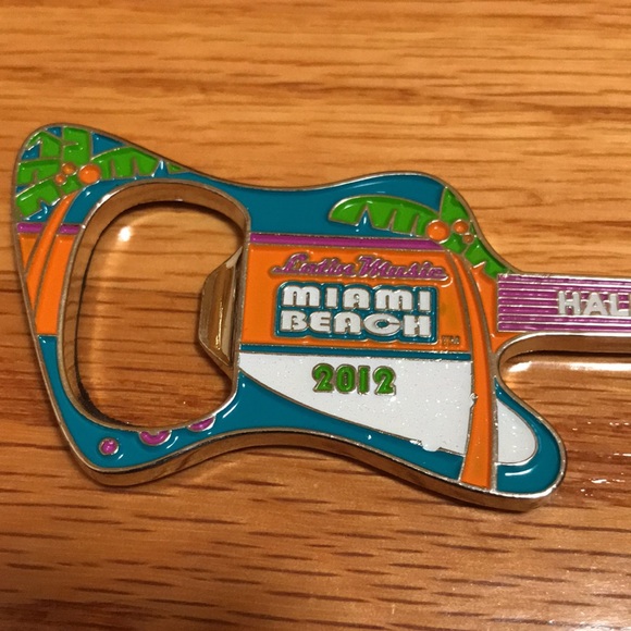 Brooks Other - NWT Brooks Latin Music Miami Beach 2012 Half Marathon Guitar Bottle Openers (2)